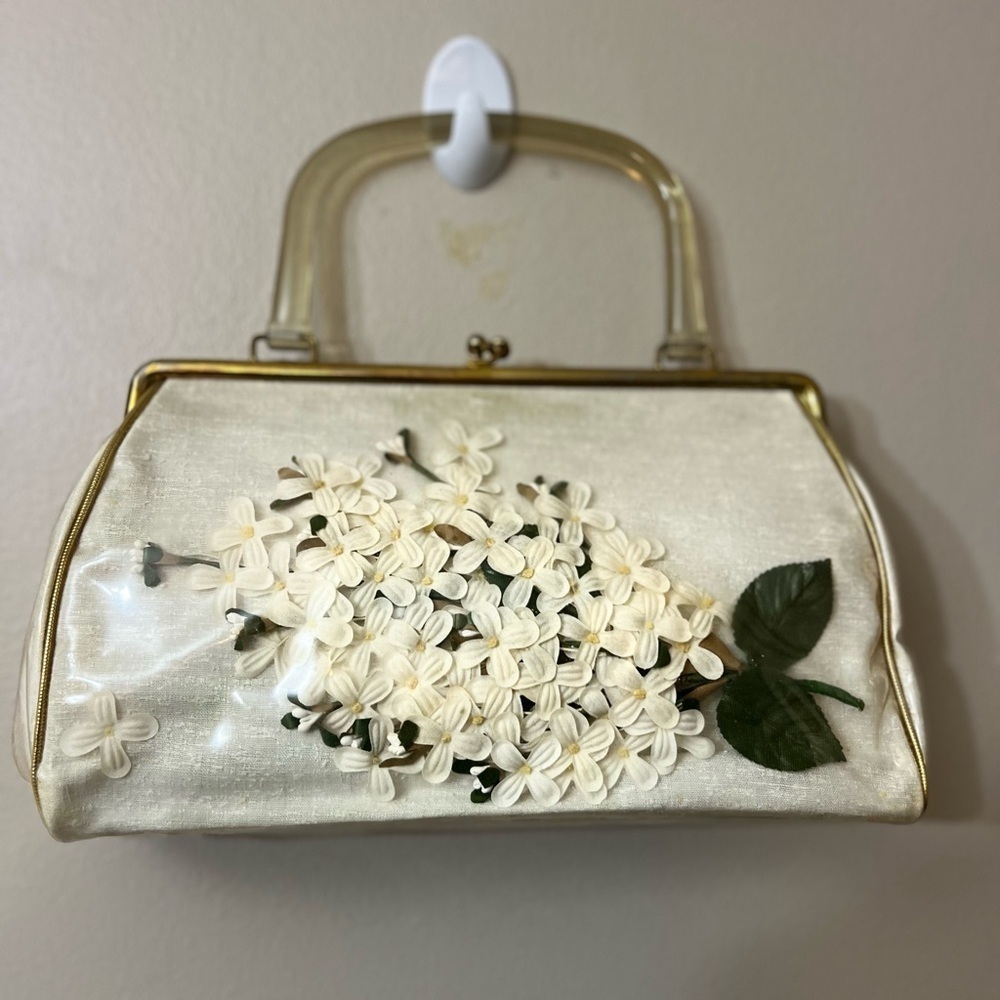 Vintage JR Vinyl Bunch of Daisies Floral Beige Clutch Purse Kiss Clasp 1960s